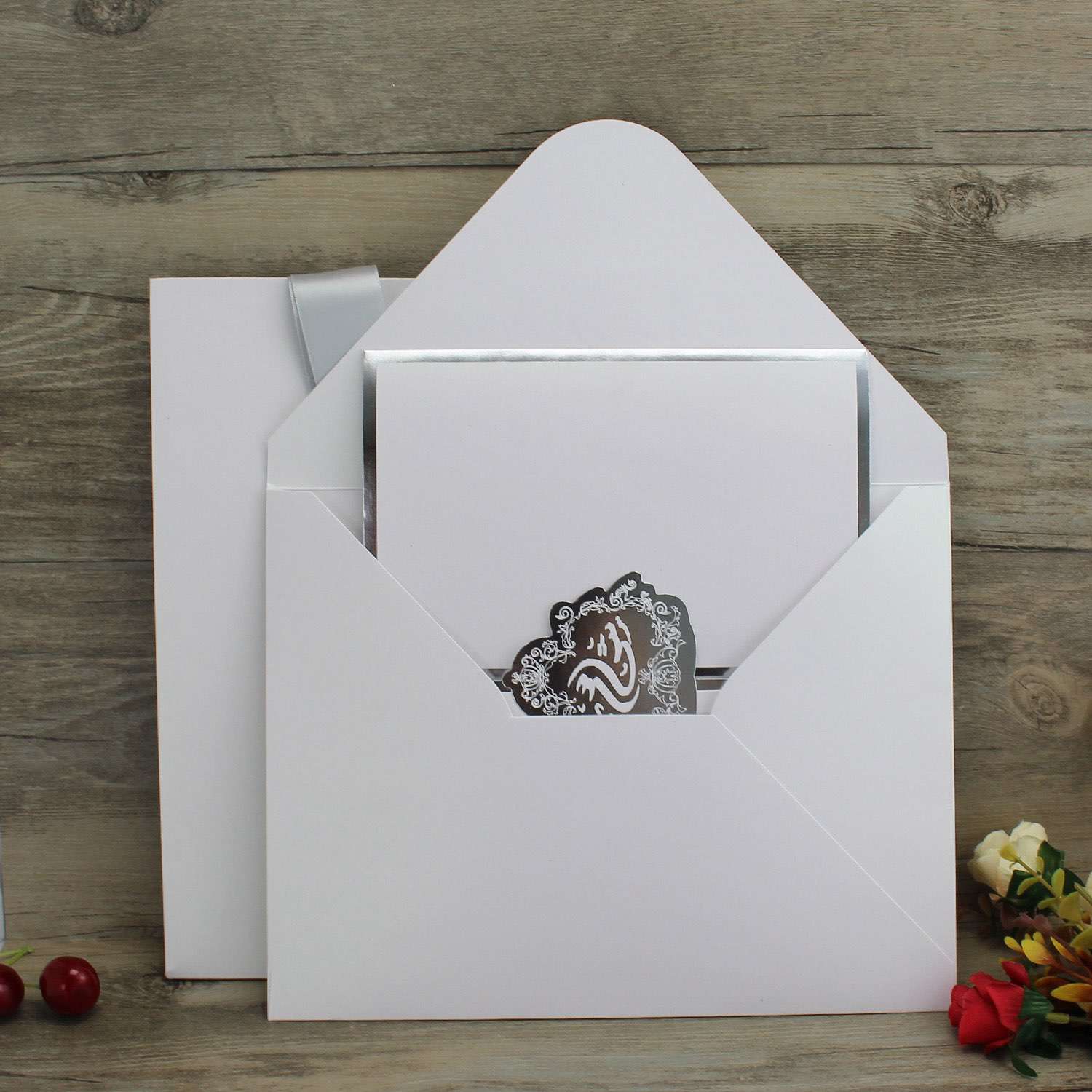 Gate Fold Invitation Wedding Card with Hand Bag Printing Customized 